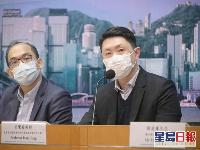 孔繁毅(右)指,檢視事故與接種疫苗的關聯性時,設有直接、間接、無法排除及無關係四個界定。