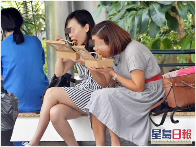 何栢良形容打工仔當街開餐的情況「慘不忍睹」。資料圖片