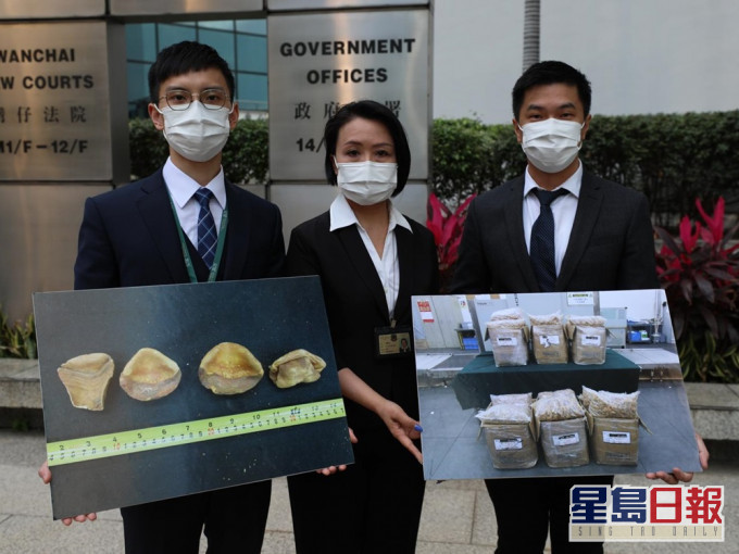 海關有組織罪案調查科監督李艷萍(中)。