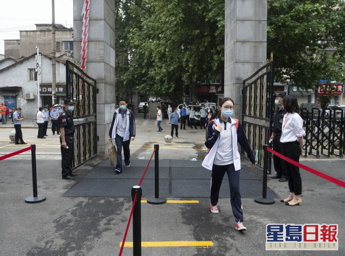 武汉高中学生已复课。新华社图片