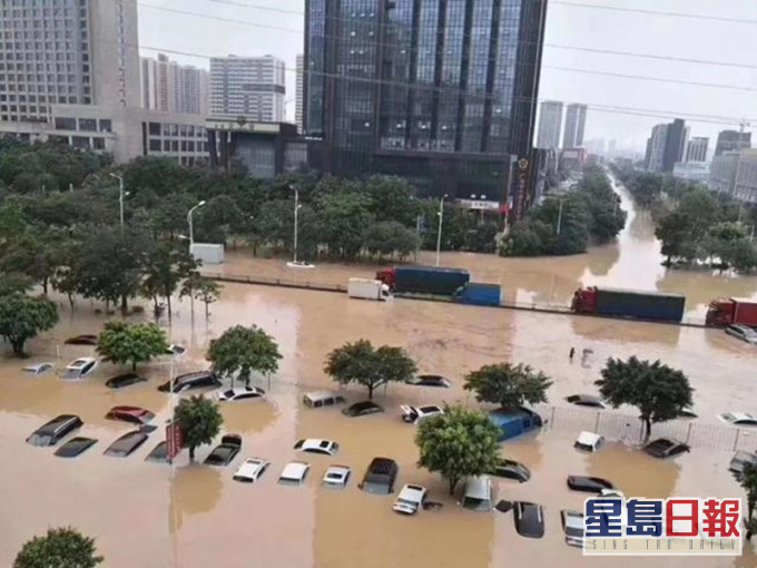 广州多处出现水浸。