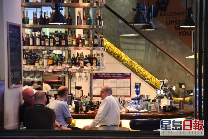 酒吧業界斥政府限制賣酒是毫不合理。 資料圖片