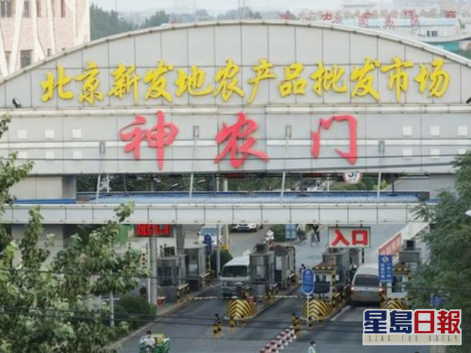 巴士司机疑嫌热拉低口罩中招。网上图片