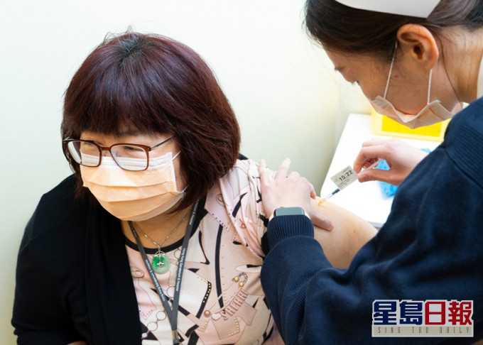 養和醫院為接種復必泰疫苗進行演練,讓醫護人員更熟習流程。