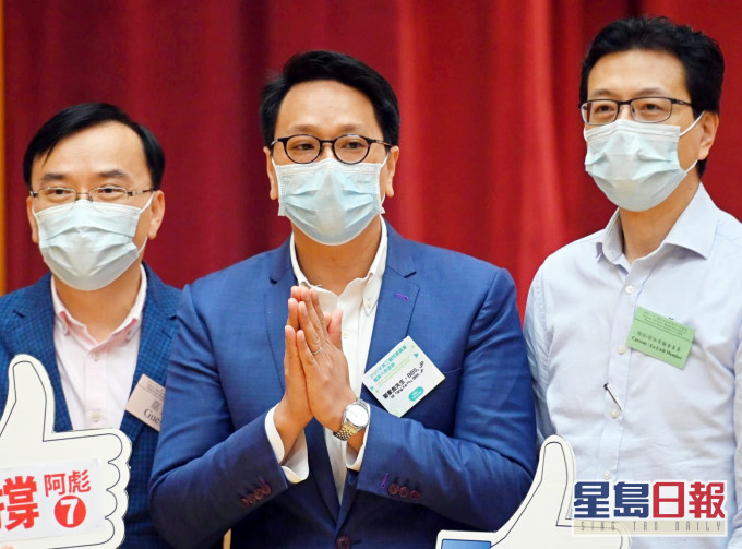 鄧家彪(中)成功連任。