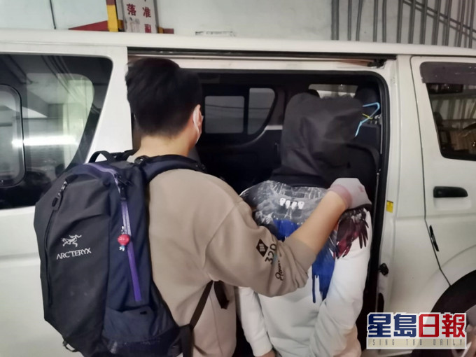 警方搗破葵涌一個懷疑製毒工場,拘捕一名41歲男子。警方圖片