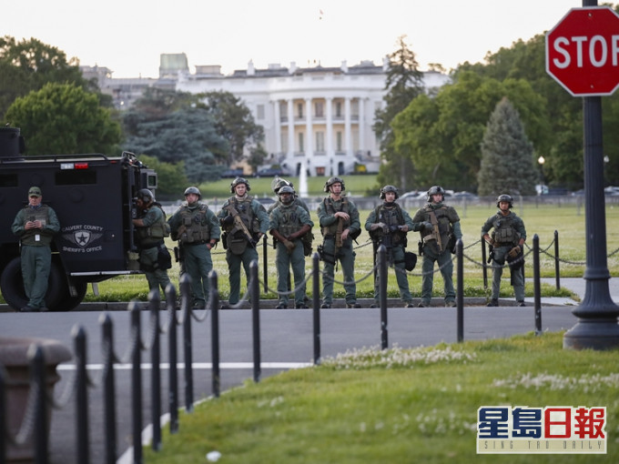 國民守衛軍駐守白宮外。AP