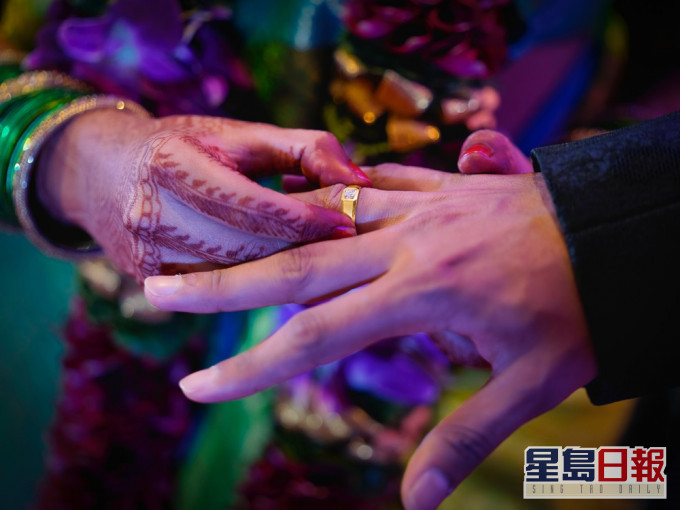 一名男子去年與一名女子結婚,但是婚後5個月女方都拒絕行房。Unsplash圖片