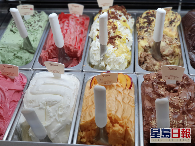 雪糕屬於高脂肪含量食物,若再加上朱古力、餅乾等配料,會令人攝取更高的卡路里。( Lama Roscu / Unsplash)