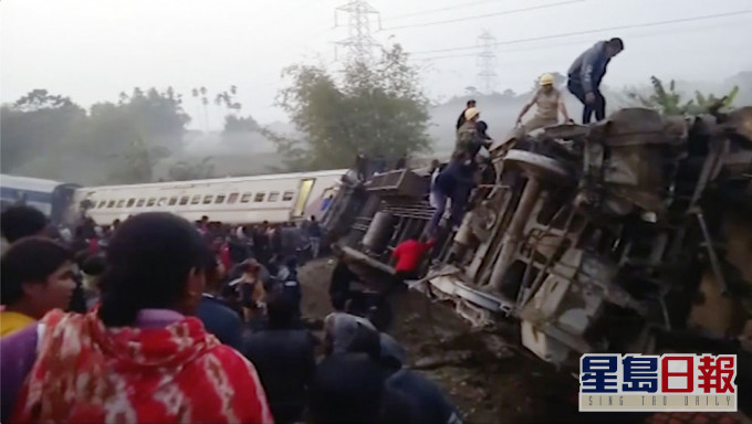 印度發生列車出軌事故，已致7死45傷。AP圖片