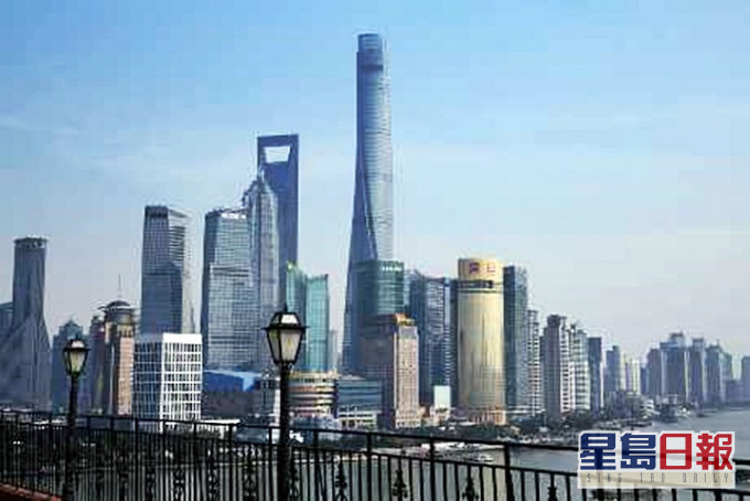 现时中国第一高楼是上海中心大厦,楼高632米。