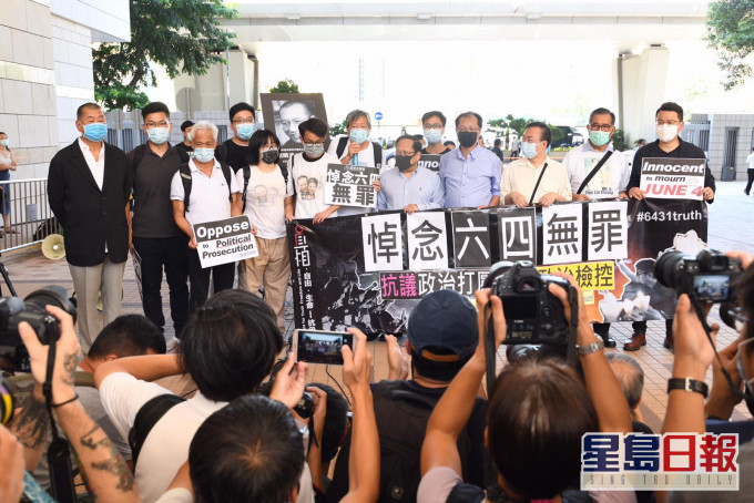 黎智英、李卓人等13人被控煽惑他人參與未經批准集結。