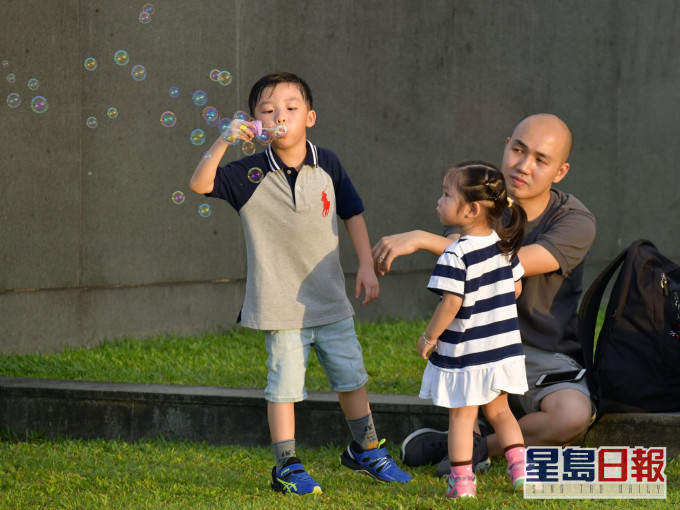 天文台预测,端午节(25日)短暂时间有阳光,有几阵骤雨。 资料图片