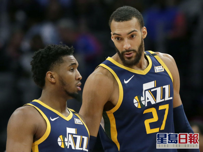 NBA球队犹他爵士球员高拔(右)和米曹(左)相继确诊新冠肺炎。AP