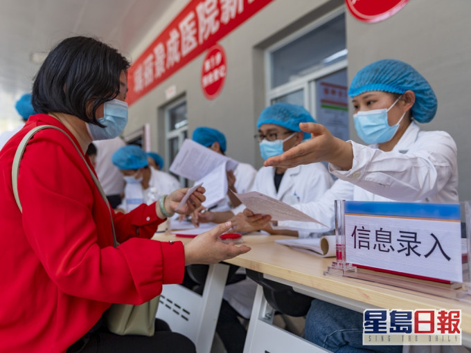 在内地港澳人士凭居住证或内地医保可免费接种新冠疫苗。AP图片