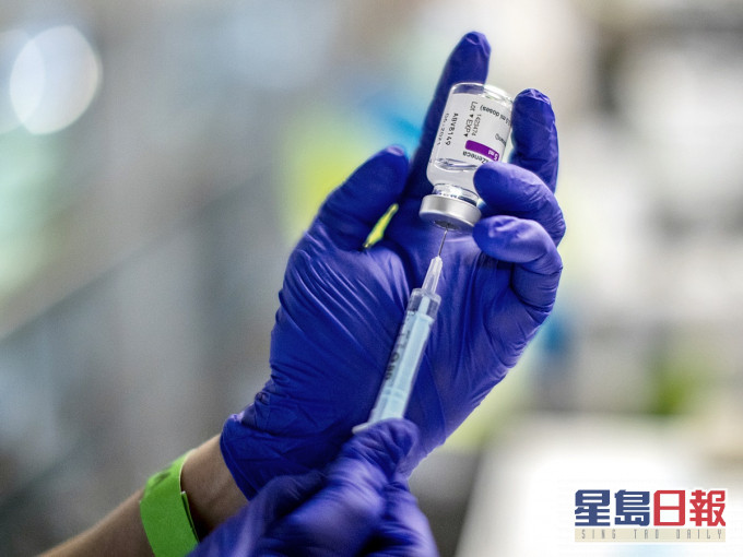 陈肇始较早时指阿斯利康疫苗本年内毋须供港,以免造成浪费。AP