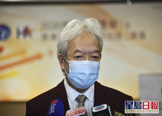 黃家和指當局正研究讓不宜接種疫苗食肆員工,以定期檢測代替。資料圖片