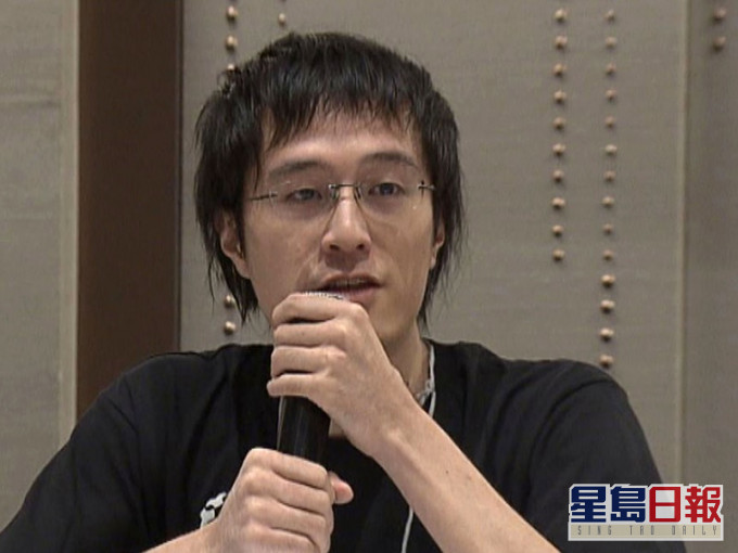李宇軒下午到法院親自出庭應訊。