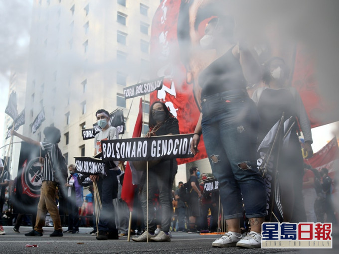 多个城市连续四个周末都有数以万计民众上街示威。REUTERS