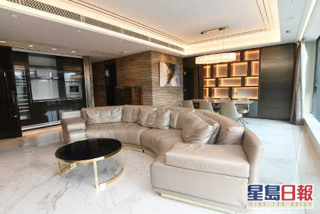 這是天鑄5座低層C室,實用面積1624方呎,間隔現為3房1套。