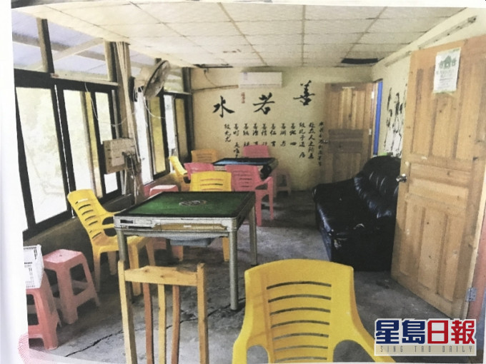 三被告被揭發疫情防控期間聚眾打麻雀。(網圖)