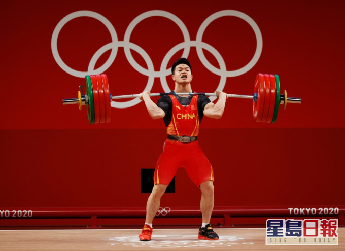 石智勇在舉重男子七十三公斤級打破世界紀錄輕鬆摘金。
