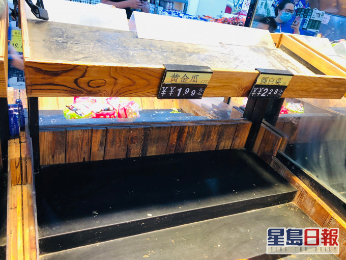 北京有超市蔬菜、水果、鮮肉出現缺貨。網上圖片