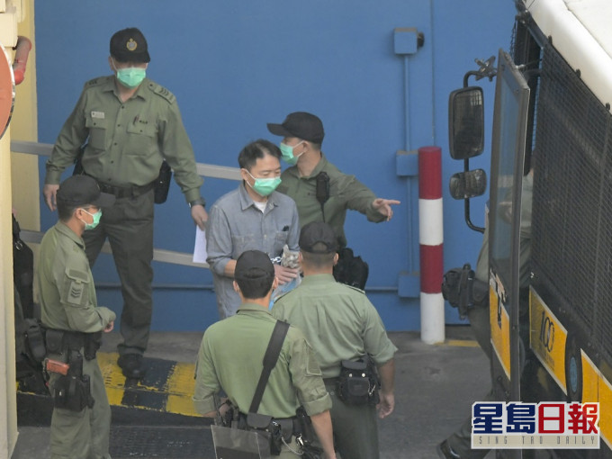 胡志偉(置中)早前申請外出為亡父奔喪被懲教署拒絕。資料圖片