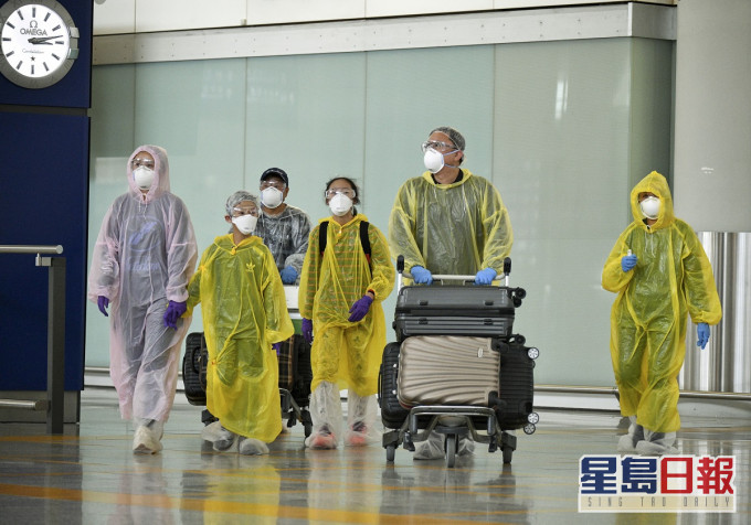 10名旅客因同機有病患送檢疫中心。資料圖片