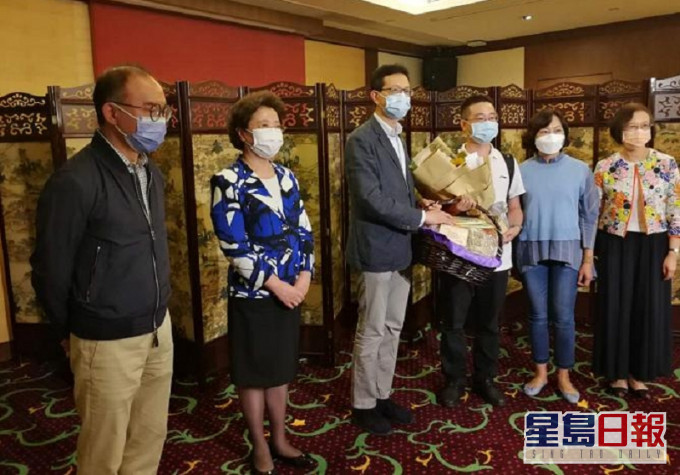 特區政府進行歡迎儀式。央視截圖