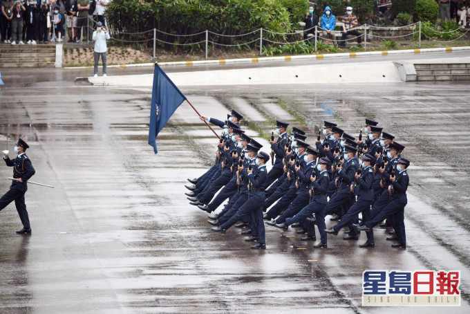 警隊進行中式步操表演。