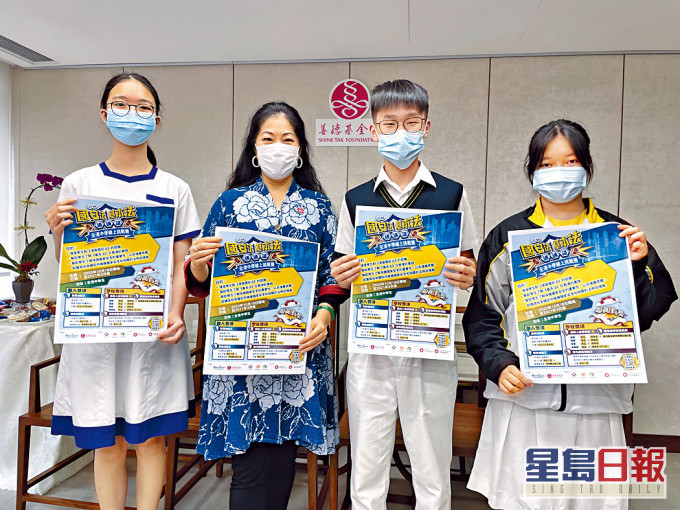 董吴玲玲(左二)期望,问答比赛让年轻人全方面了解《港区国安法》,培养家国情怀。