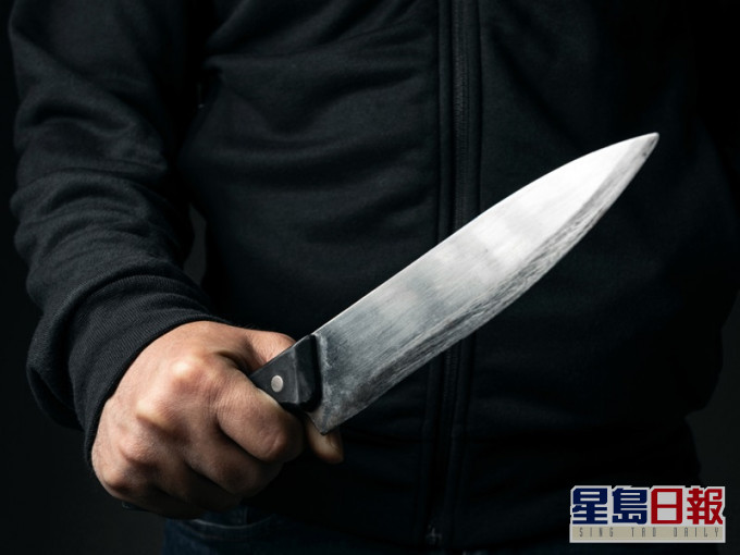 台男嫌阿嫲烦持刀欲杀全家。示意图