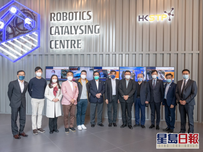 立法會議員到訪「機械人技術促進中心2.0」。