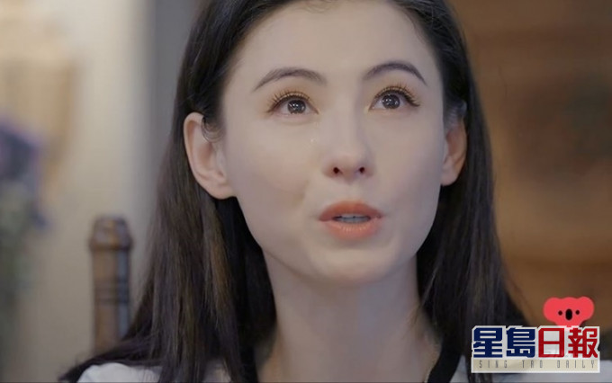 栢芝自爆9歲時父母說離婚,她開心拍掌支持,但回想要跟家姐和媽媽分開,卻忍不住落淚。