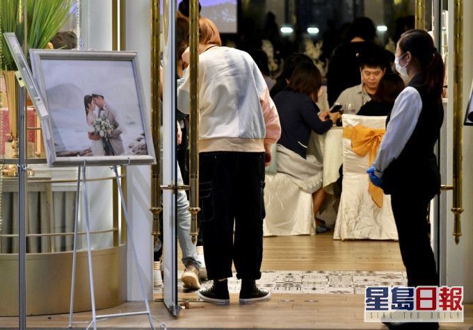 防疫措施放寬後,婚宴再度出現爆棚情況,惟部分酒店出現服務人員不足情況。資料圖片