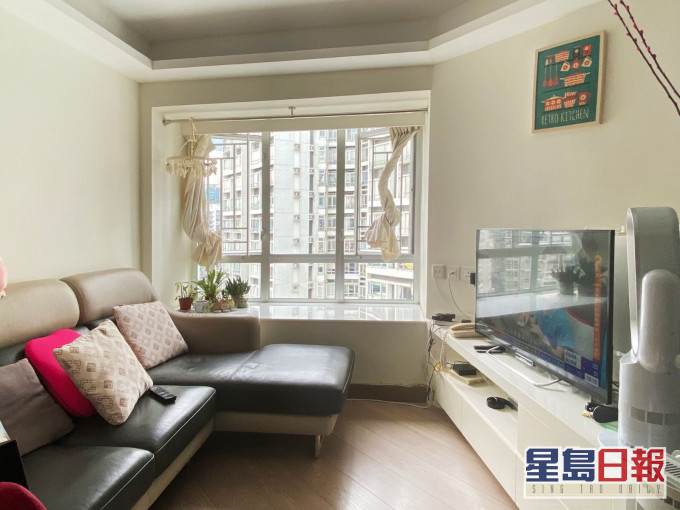 丽港城34座中高层B室,实用面积522方尺。