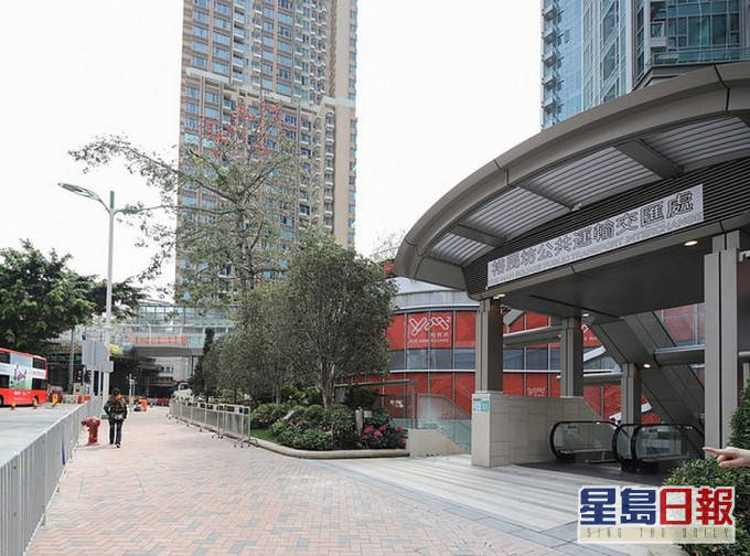 物華街設有公共運輸交匯處出入口。網誌圖片
