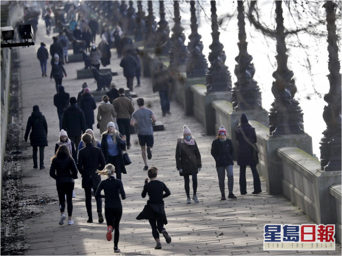 英國變種病毒已擴至70國。AP資料圖片