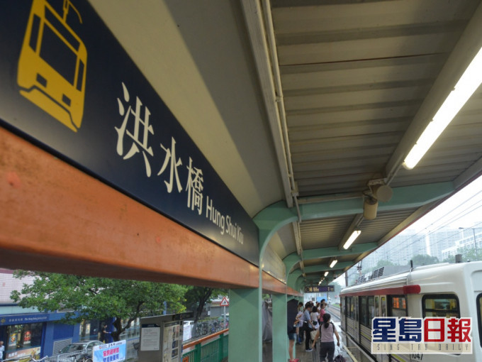 轻铁洪水桥站八达通机故障。资料图片
