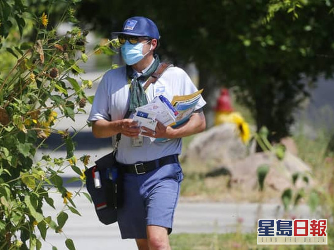 美國郵政總局暫停業務改革,直至大選結束。AP圖片