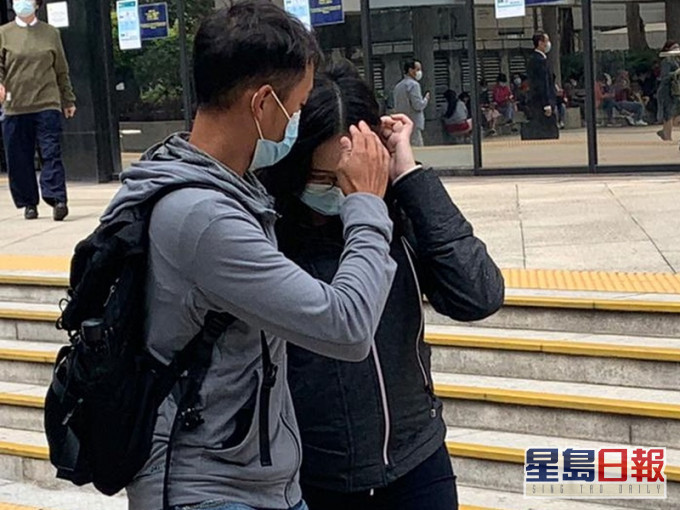 被告蕭樂婷(右)。資料圖片