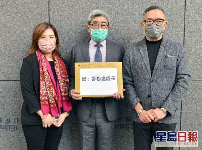 无綫电视代表及谢伟俊到警察总部报警。
