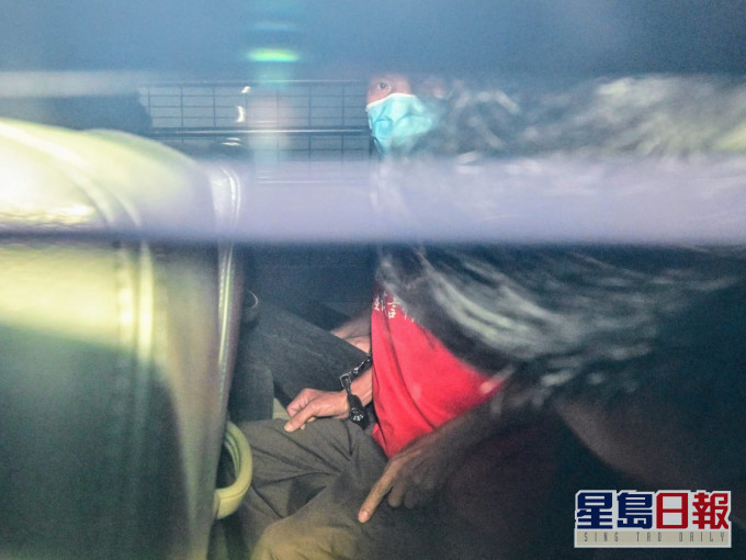 古思堯離開九龍城法院。