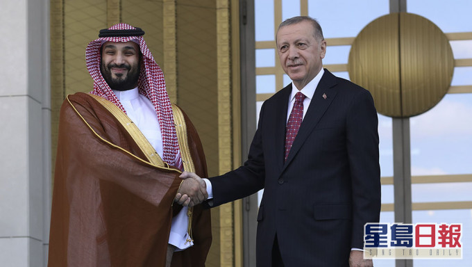 沙特王儲訪土耳其與埃爾多安舉行會談。AP圖