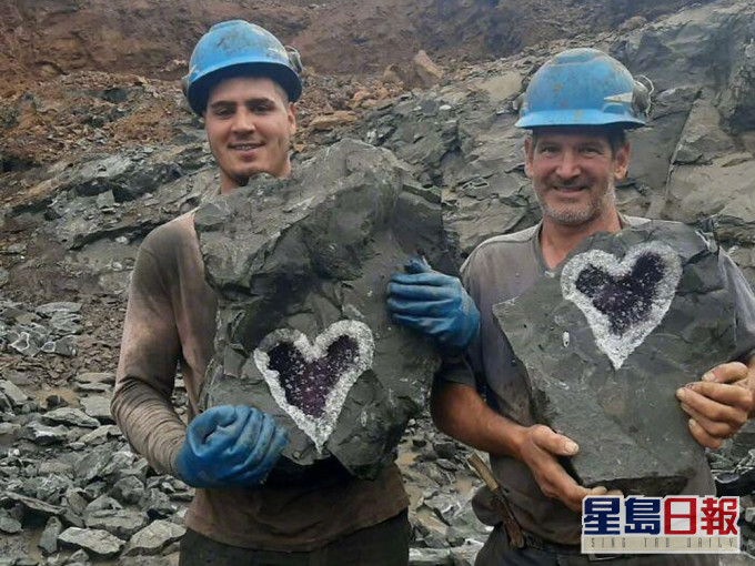 乌拉圭矿工挖掘破石惊现「心型紫水晶矿石」。(网图)