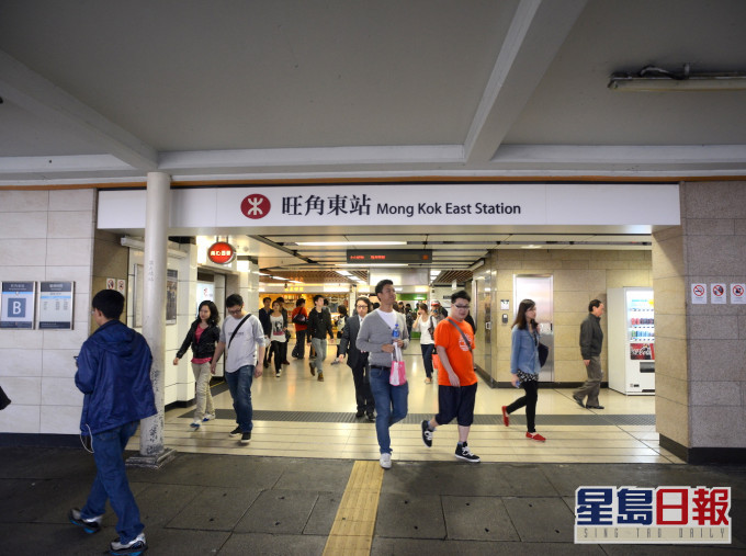 旺角東站有人進入路軌範圍。資料圖片