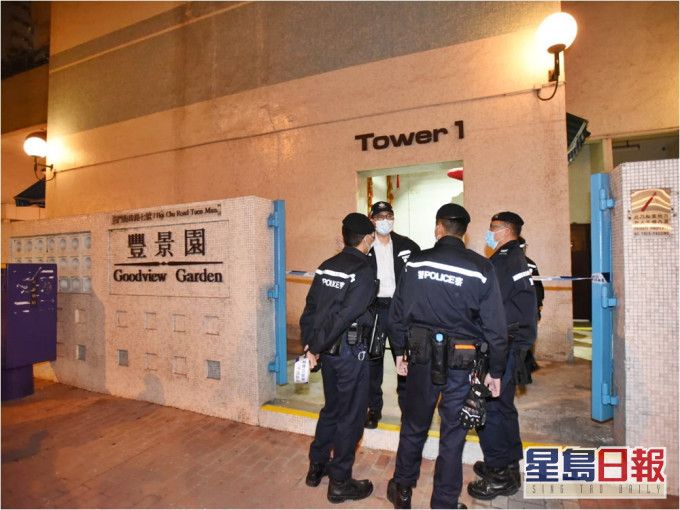 屯門海珠路7號豐景園第一座須封區檢測。尹敬堂攝