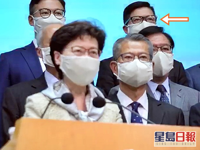 鄧炳強亦有現身記者會。(箭咀示)