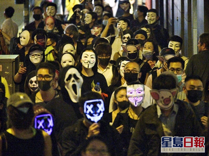 港府去年十月引用《緊急條例》訂立《禁蒙面法》。資料圖片